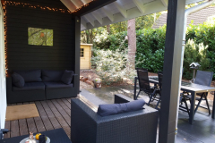 De veranda van De Toekan De veranda van De Toekan